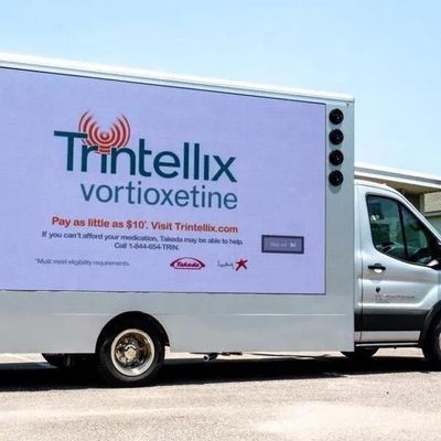 GCL kundenspezifischer Outdoor Mobile Werbewagen Van Anhänger P6 6500nits Helligkeit