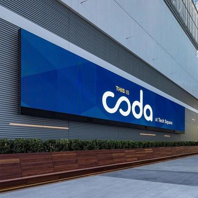 Vollfarbiges Outdoor-LED-Display Board nahtlose Spaltung LED-Fabrik-Display mit bloßem Auge 3D