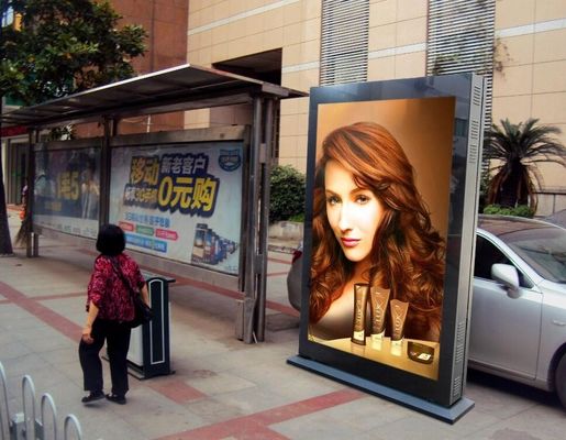 4G Wifi Outdoor LED Poster Bildschirm mit H160° Blickwinkel