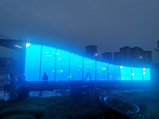 Professionelles Außenglas P3.9 Transparentes LED-Bildschirm für Werbung