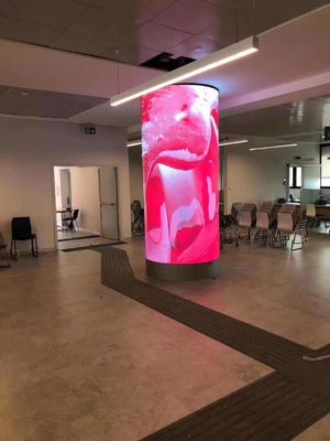 Personalisierte Vollfarbe zylindrische LED-Anzeige P1.8mm für Innenplatten Größe 240*120mm