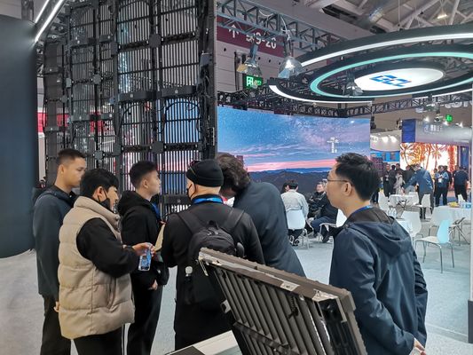Outdoor High Brightness 500*1000mm Mesh LED Display Screen P15.625-31.25mm mit IP65 und Vollfarbe