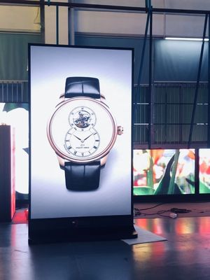 Guter Preis Outdoor IP65 wasserdichter 2-4K High-Definition LED-Poster mit 5500-6500nits Helligkeit für Werbedisplays Online