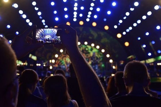 Guter Preis LED-Bildschirm im Außenbereich Hintergrund Bühne LED-Bildschirm schnelle Installation P3.9 Miete Online