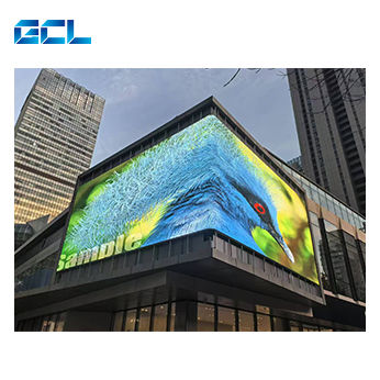LED-Display für Außenwerbung mit IP65 Wasserdichtheit 8000 Nits Helligkeit und 45° Beveled Design für 3D-Effekte mit bloßem Auge